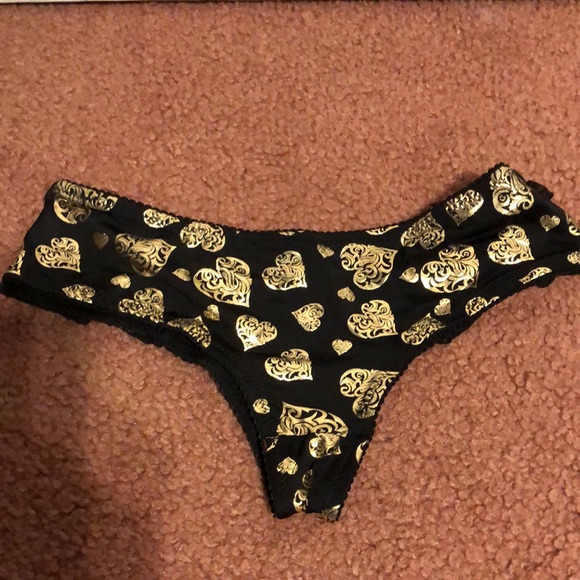 Adorable Black and Gold Ruffled Panties - Picture 4 of 4